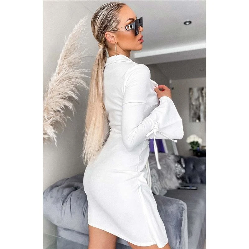 Kleid In Wickel-Optik Mit Trompetenärmeln Und Gürtel Weiß 3 Kleid In Wickel-Optik Mit Trompetenärmeln Und Gürtel Weiß – Bild 3